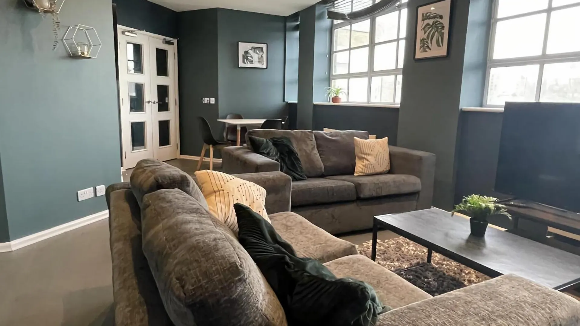 Entire Stylish Apartment Central Brighton North St location